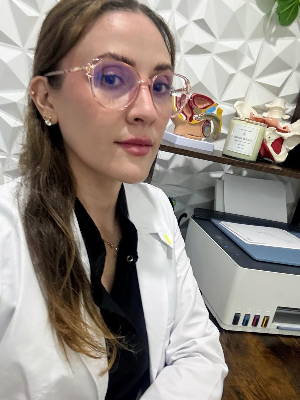 Retrato profesional de la MFD. Alejandra Vigueras